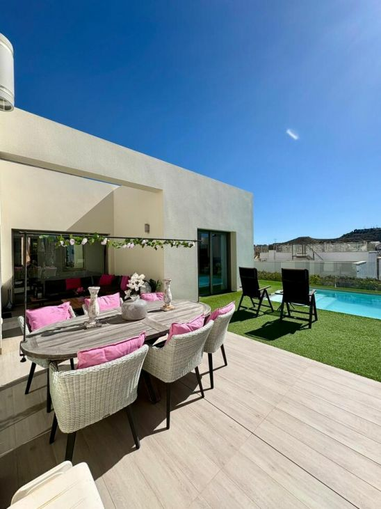 3-bedroom Villa In Benijofar, Spain (148 M²)