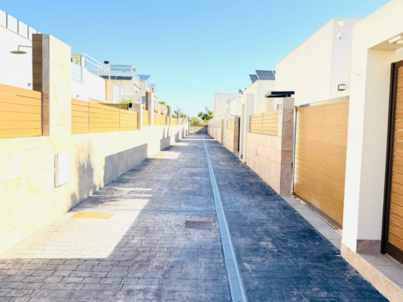 3-bedroom House In Los Montesinos, Spain (106 M²)