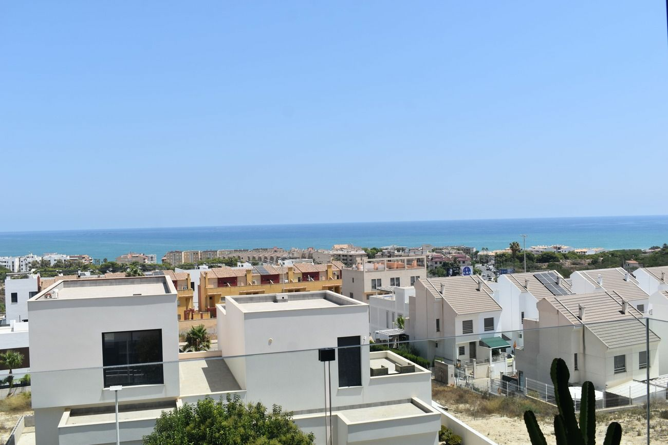 3-bedroom Apartment In Guardamar Del Segura, Spain (93 M²)