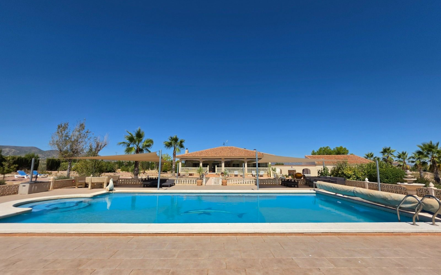 4-bedroom Villa In Pinoso, Spain (405 M²)