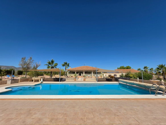 4-bedroom Villa In Pinoso, Spain (405 M²)