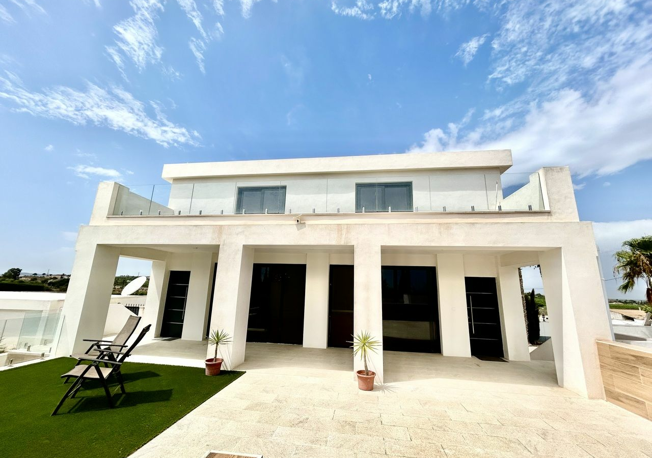 8-bedroom Villa In Los Montesinos, Spain (377 M²)
