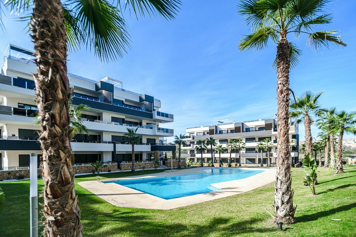 2-bedroom Penthouse In Orihuela Costa, Spain (75 M²)