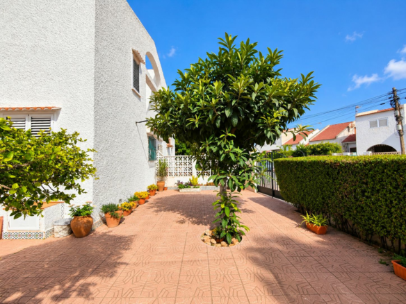 2-bedroom House In Torrevieja, Spain (70 M²)