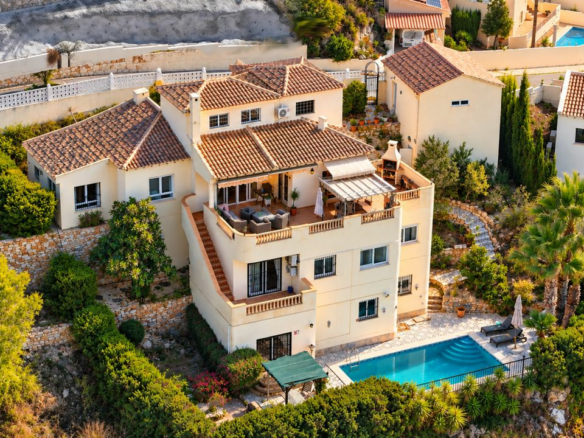 5-bedroom Villa In Orihuela Costa, Spain (214 M²)