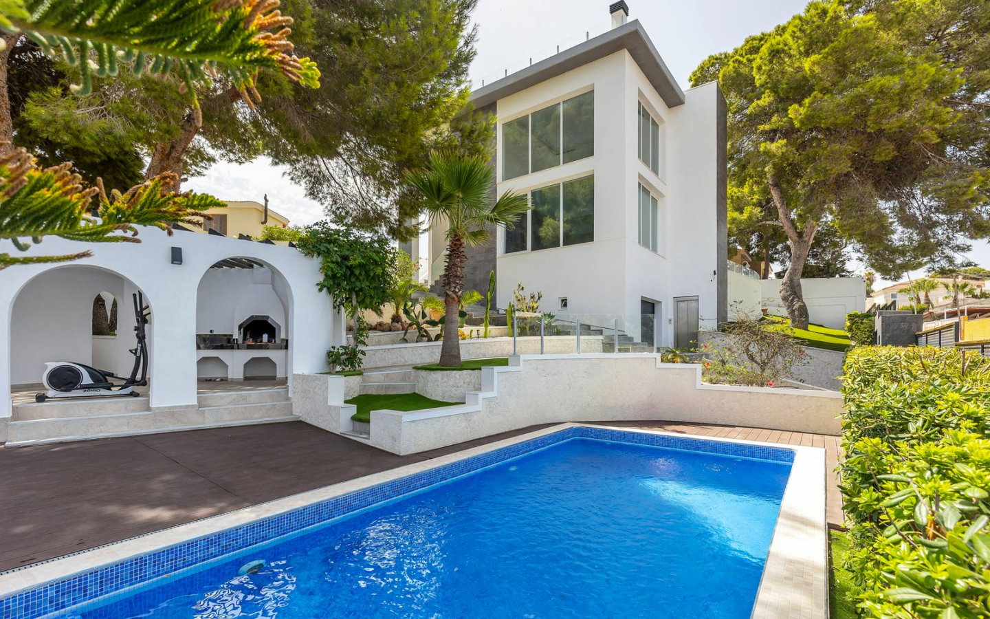 6-bedroom Villa In Torrevieja, Spain (257 M²)