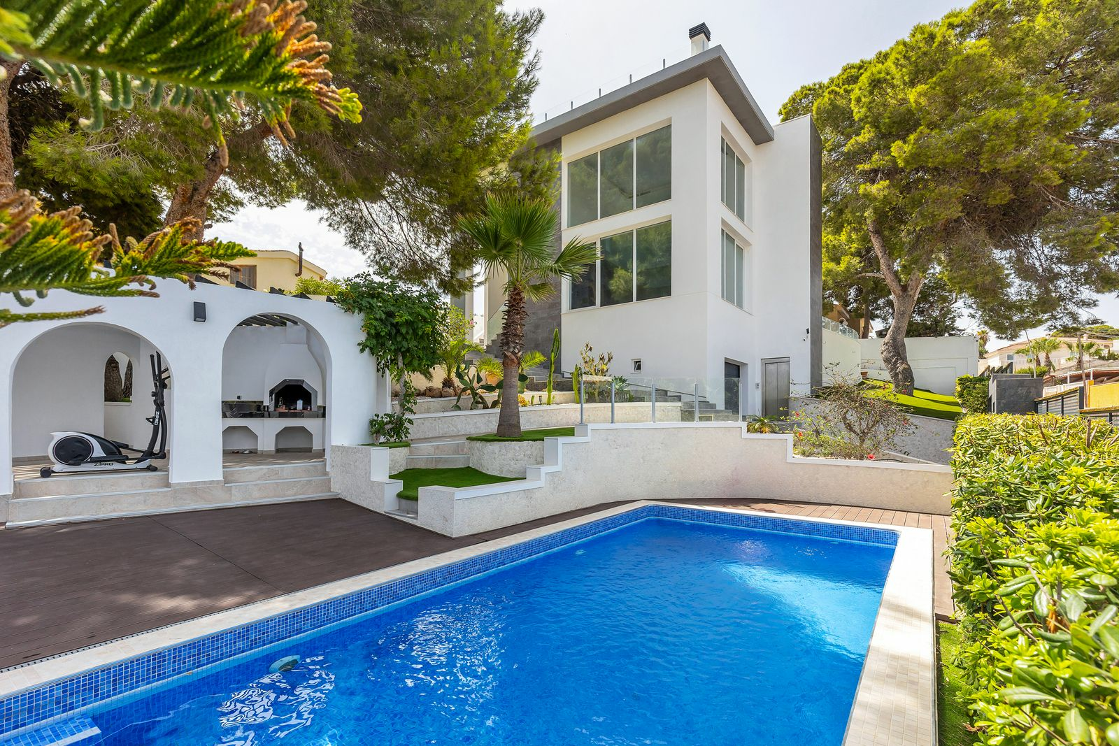 6-bedroom Villa In Torrevieja, Spain (257 M²)