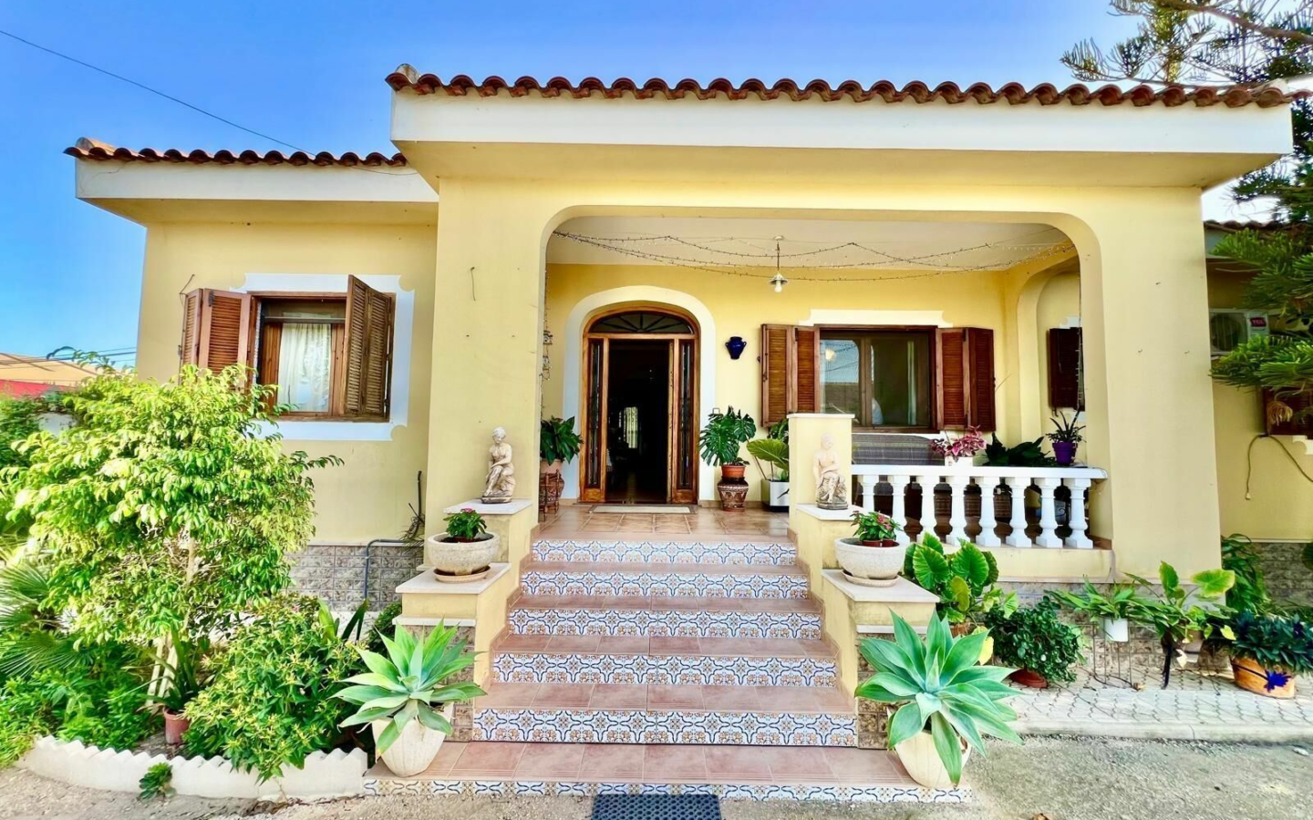 4-bedroom Villa In Daya Vieja, Spain (627 M²)
