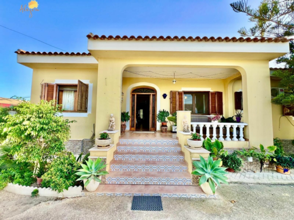 4-bedroom Villa In Daya Vieja, Spain (627 M²)