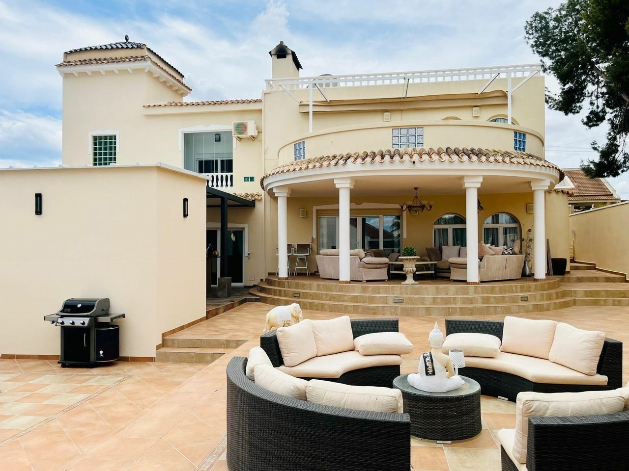 4-bedroom Villa In San Miguel De Salinas, Spain (302 M²)