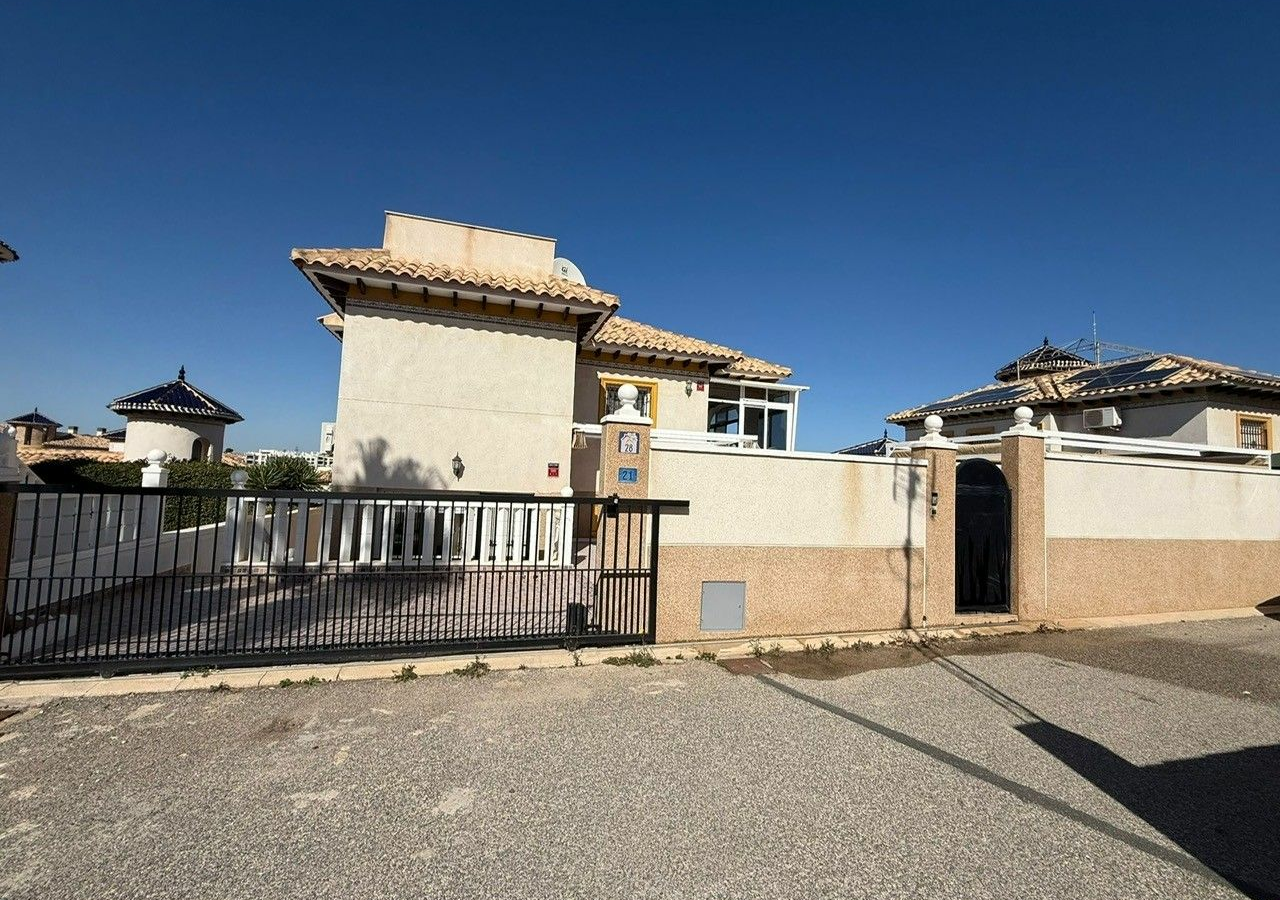 5-bedroom Villa In Orihuela Costa, Spain (231 M²)