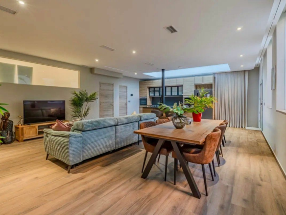 4-bedroom Villa In Benijofar, Spain (528 M²)