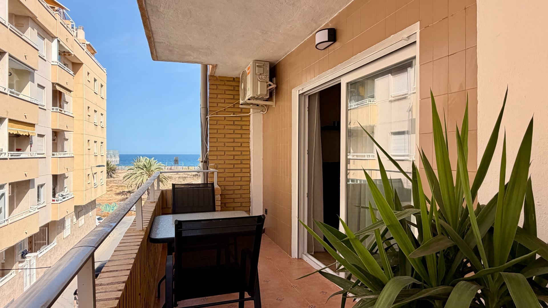 3-bedroom Apartment In Torrevieja, Spain (100 M²)