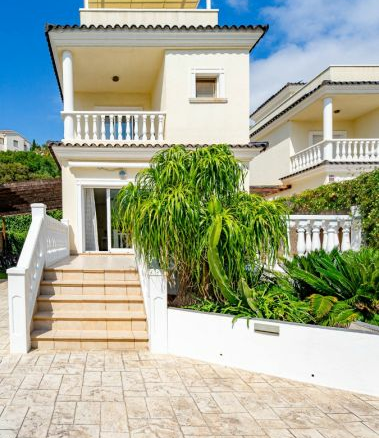 5-bedroom Villa In El Campello, Spain (245 M²)