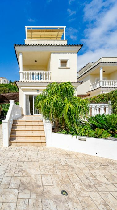 5-bedroom Villa In El Campello, Spain (245 M²)