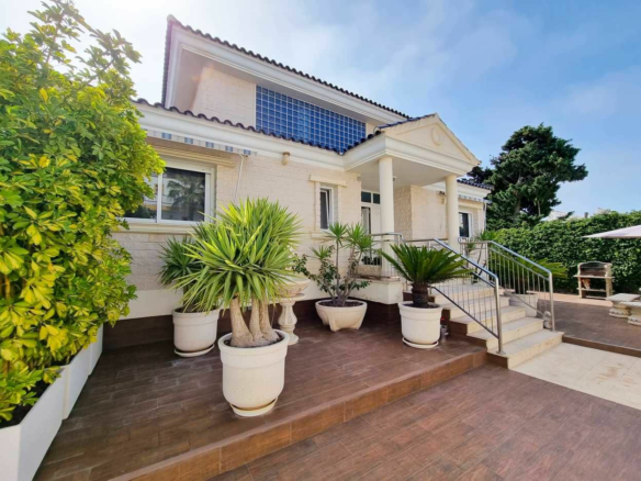 5-bedroom Villa In Torrevieja, Spain (469 M²)
