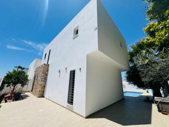 3-bedroom Villa In San Pedro Del Pinatar, Spain (154 M²)