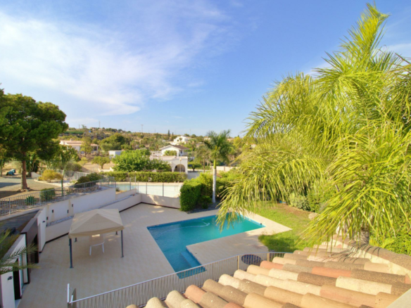 4-bedroom Villa In Peña Las Aguilas, Spain (500 M²)