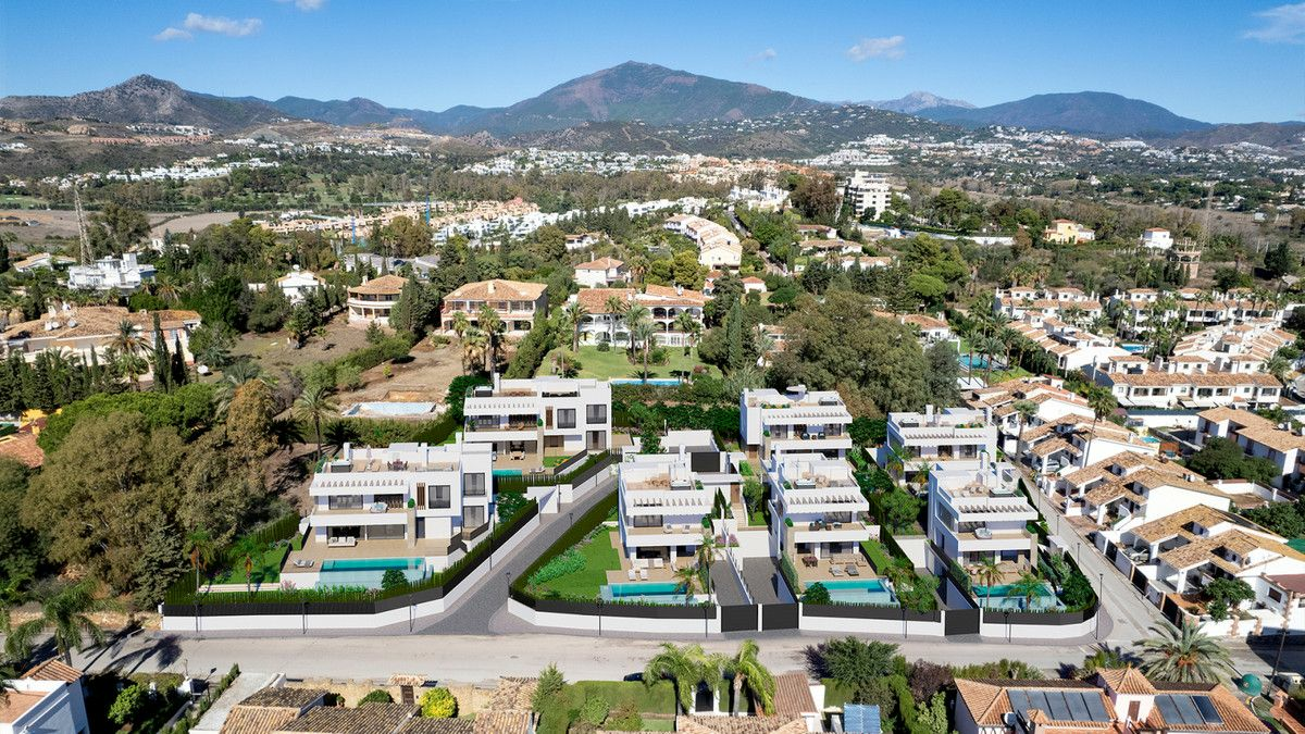 3-bedroom Villa In Estepona, Spain (245 M²)