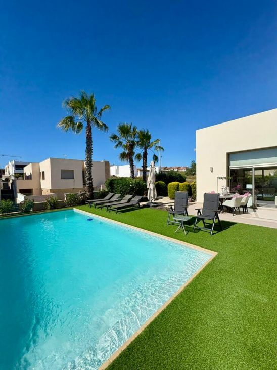 3-bedroom Villa In Benijofar, Spain (148 M²)