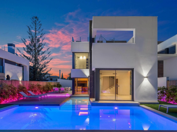 3-bedroom Villa In Torrevieja, Spain (126 M²)