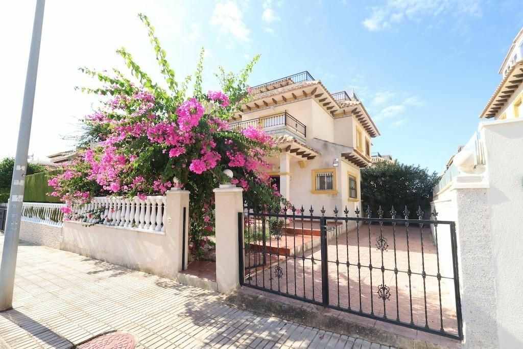 2-bedroom House In Orihuela Costa, Spain (80 M²)