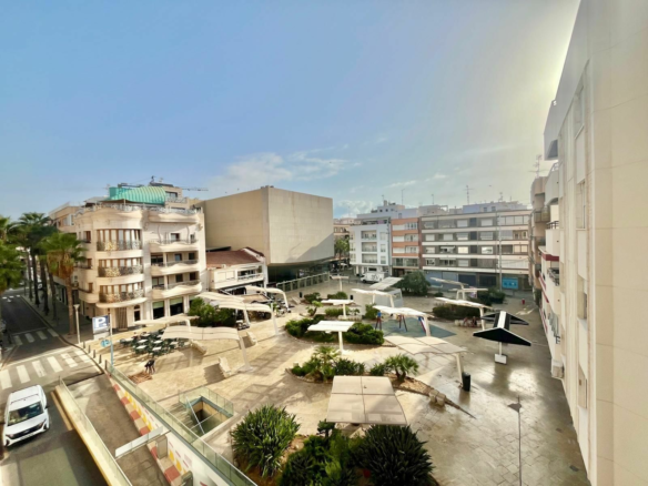 3-bedroom Apartment In Torrevieja, Spain (106 M²)