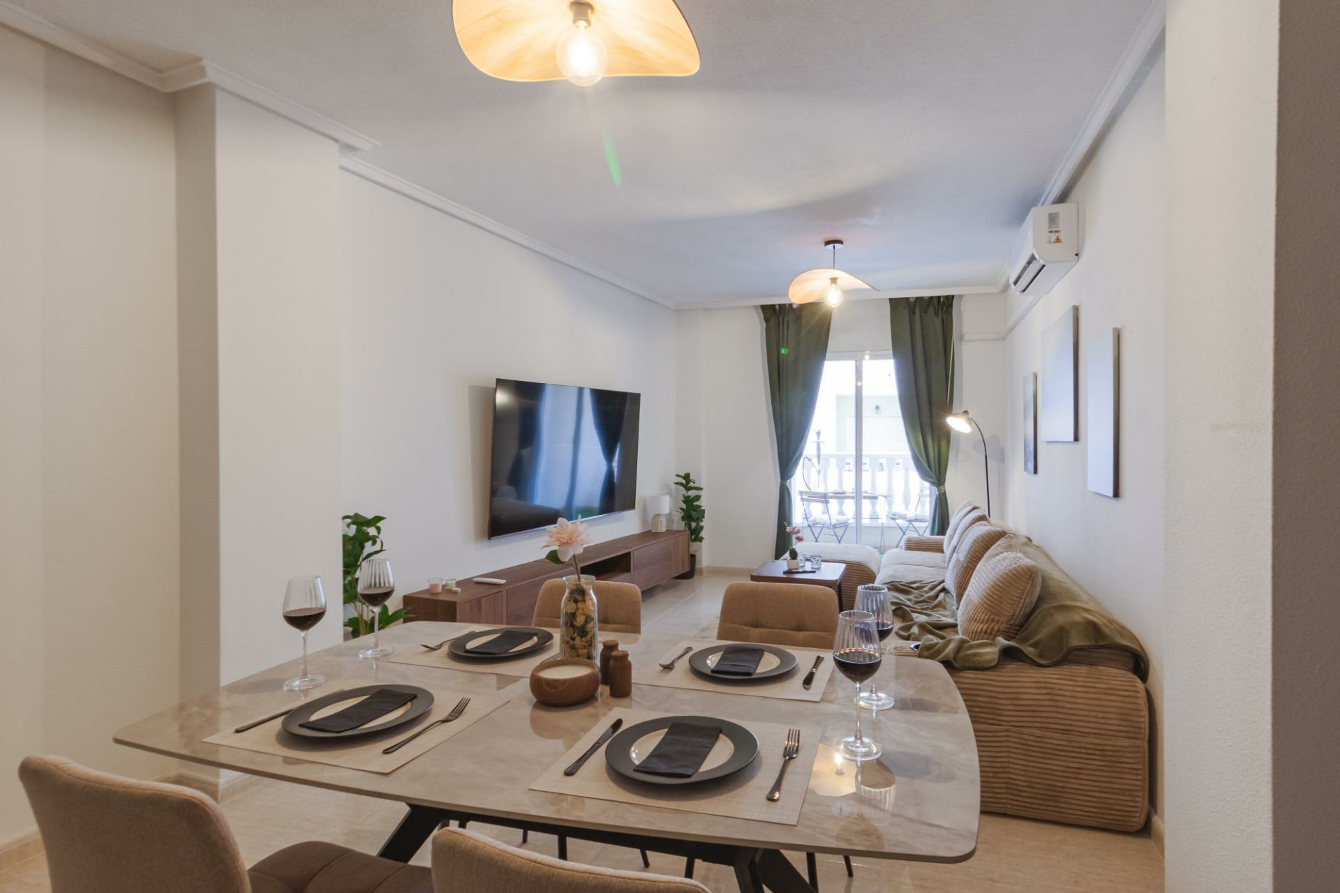 2-3-0648e0 3-bedroom Apartment In Torrevieja, Spain (84 M²)