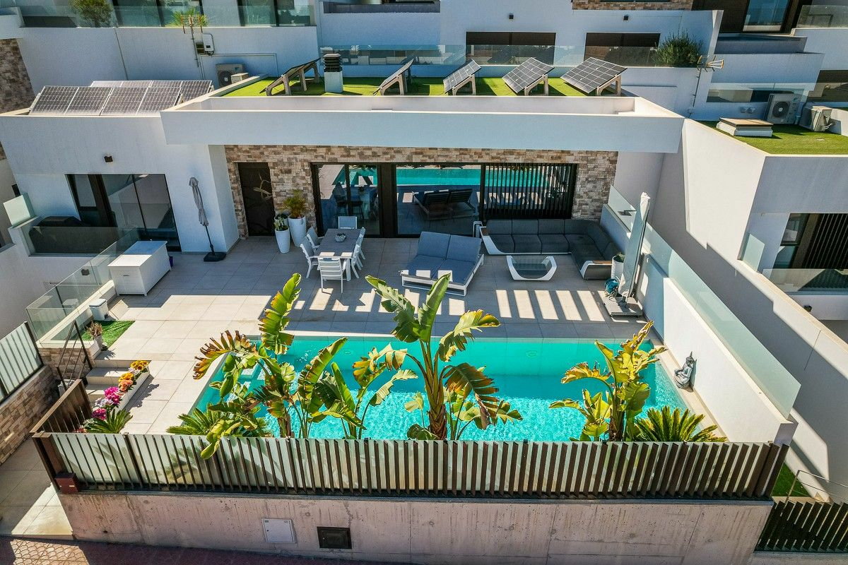 4-bedroom Villa In Formentera Del Segura, Spain (203 M²)
