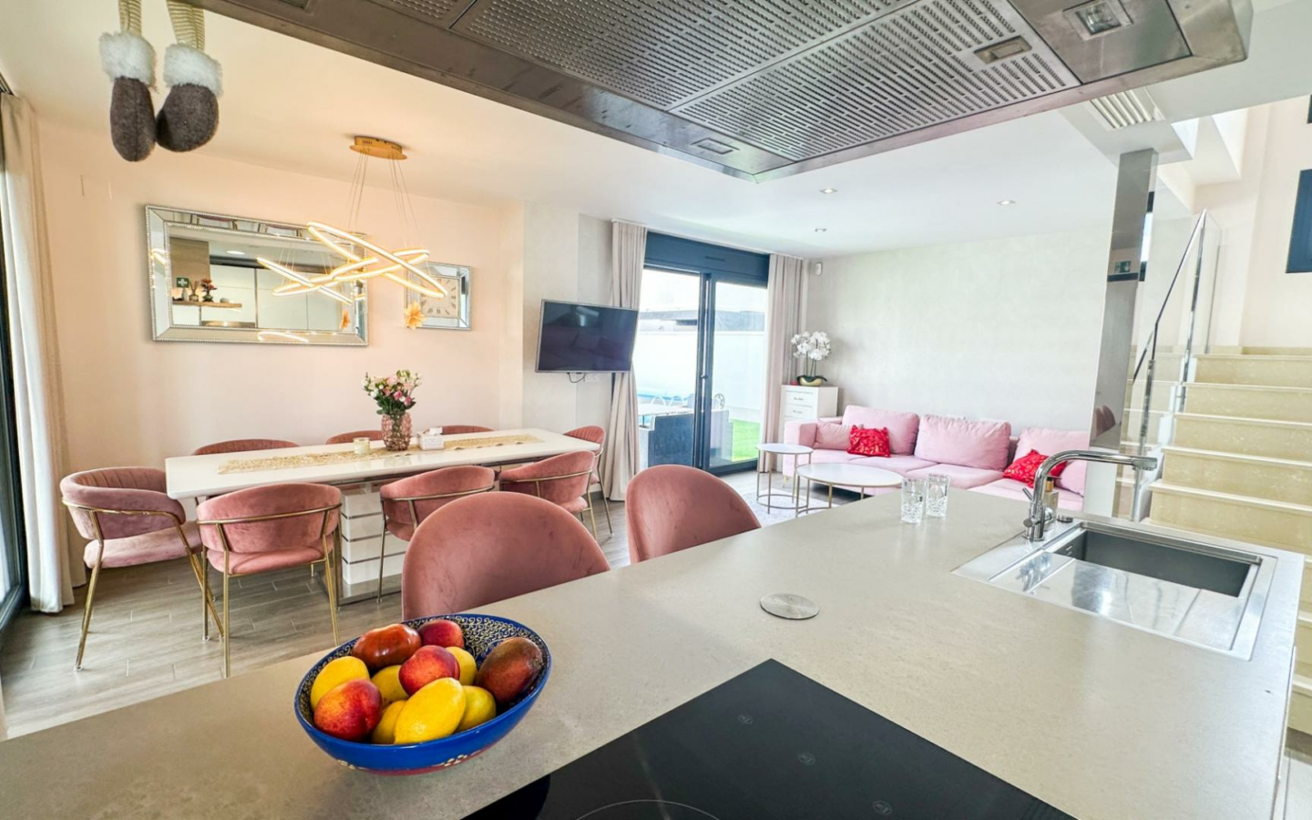 5-bedroom Villa In Torrevieja, Spain (250 M²)