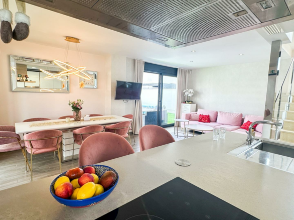 5-bedroom Villa In Torrevieja, Spain (250 M²)