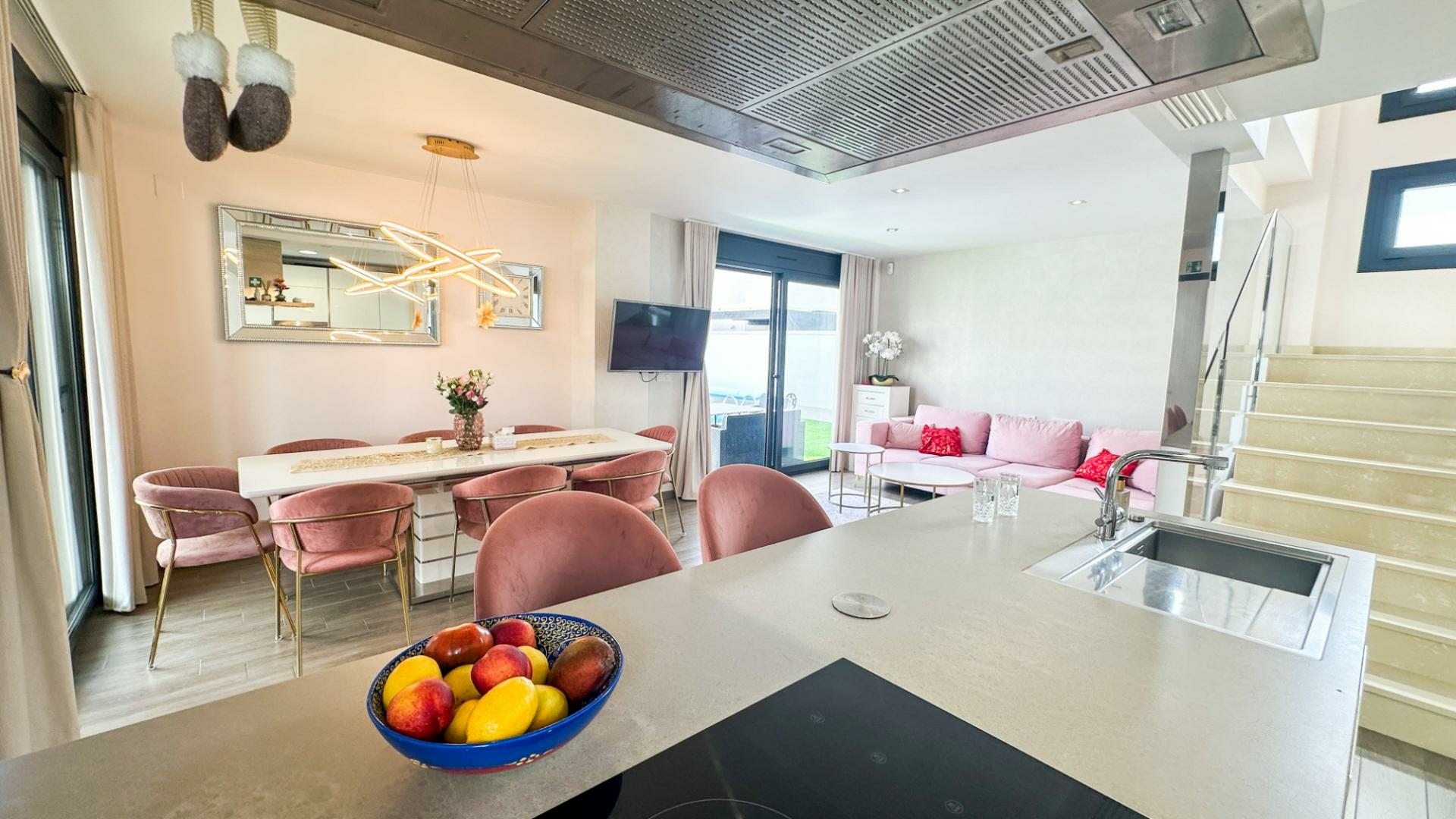 5-bedroom Villa In Torrevieja, Spain (250 M²)
