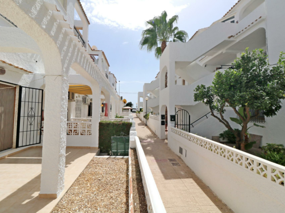 3-bedroom Bungalow In Torrevieja, Spain (80 M²)