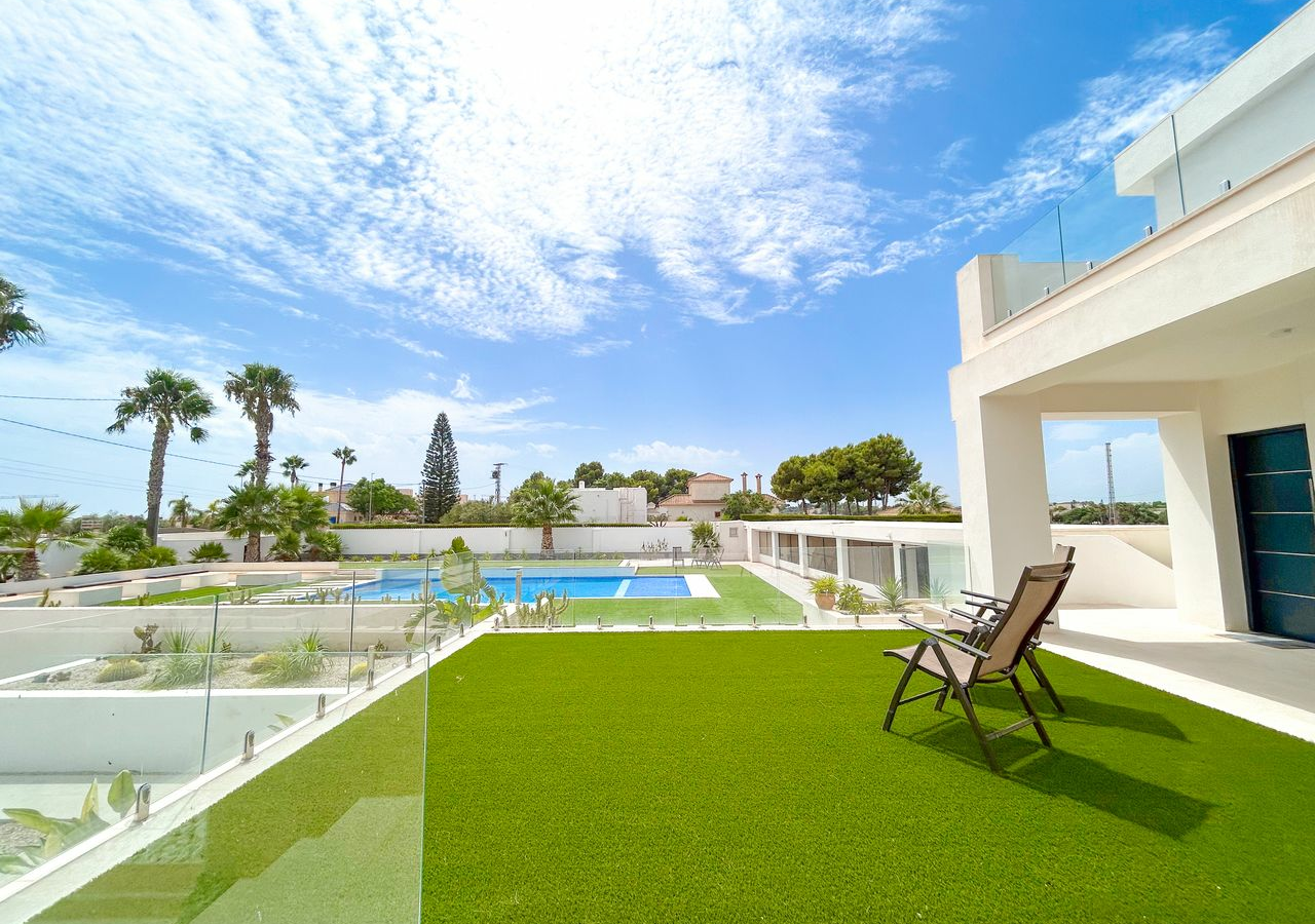 8-bedroom Villa In Los Montesinos, Spain (377 M²)