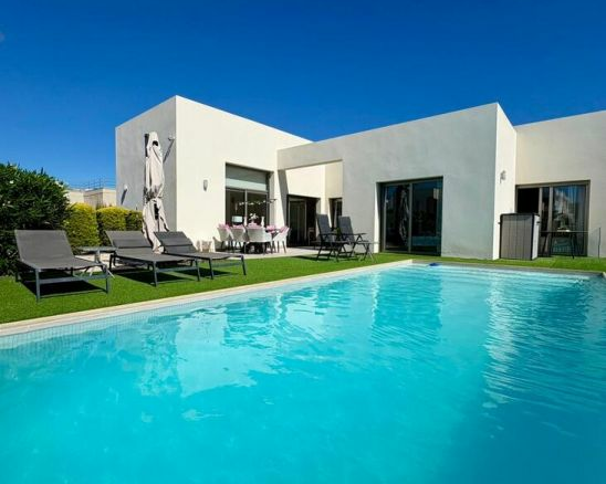 3-bedroom Villa In Benijofar, Spain (148 M²)