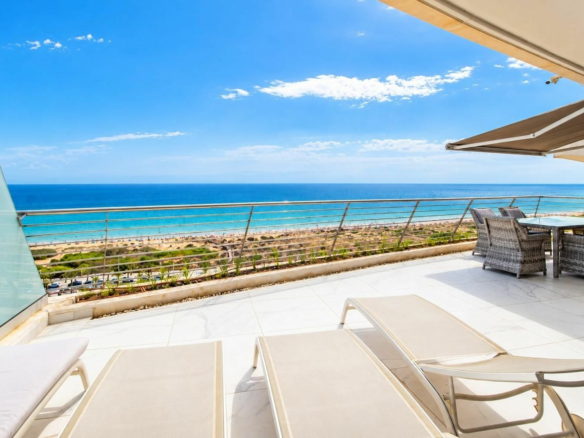 3-bedroom Apartment In Arenales Del Sol, Spain (153 M²)