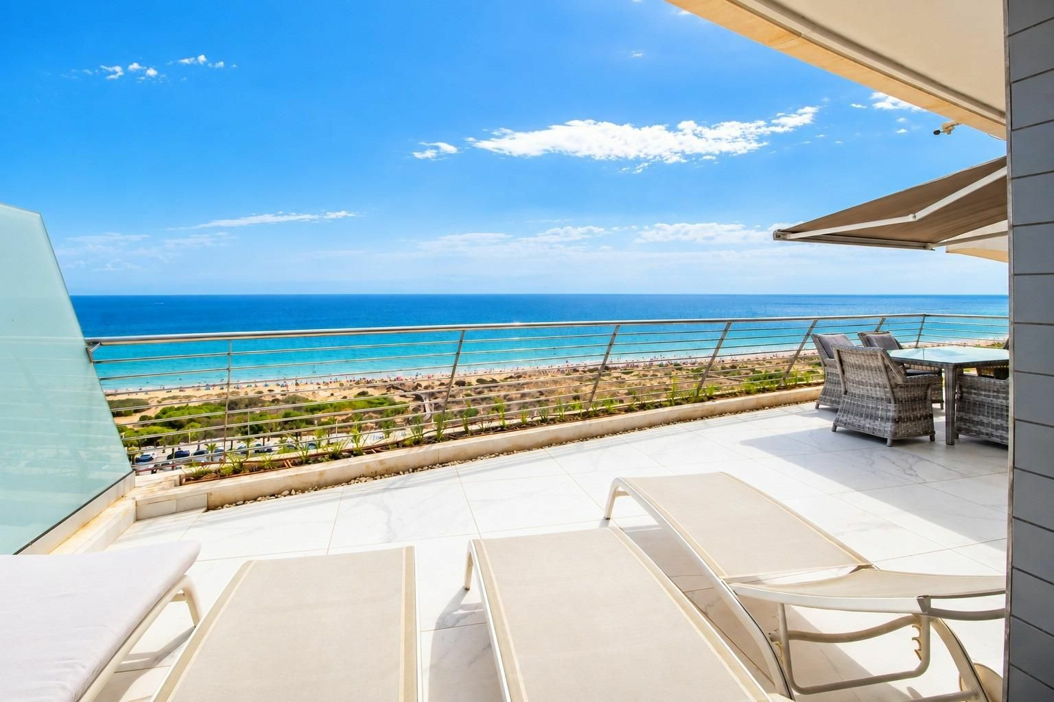 3-bedroom Apartment In Arenales Del Sol, Spain (153 M²)