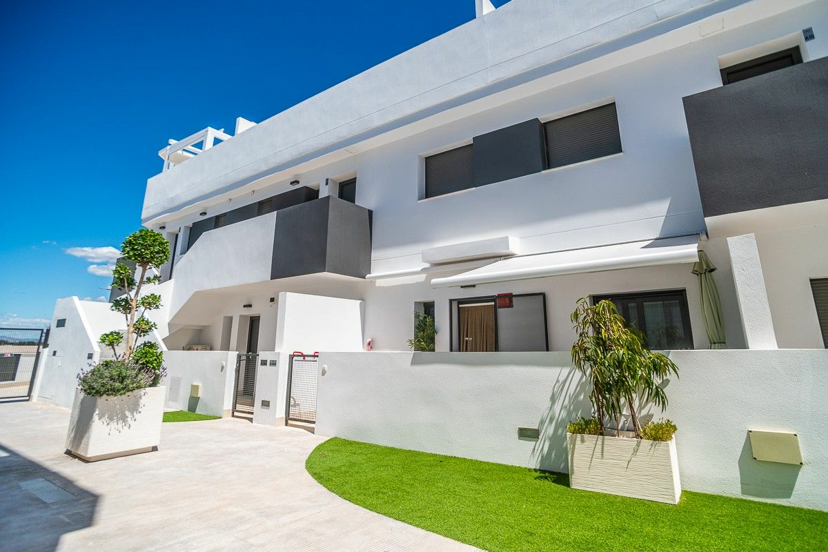 3-bedroom Apartment In Torrevieja, Spain (138 M²)