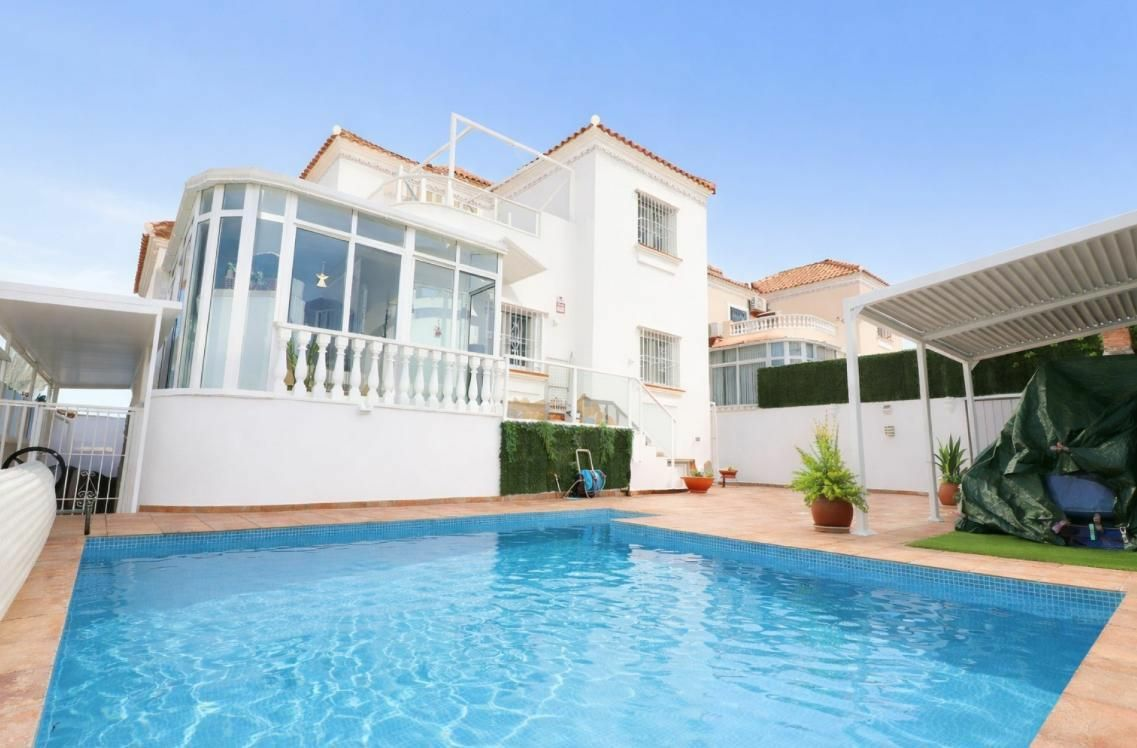 4-bedroom Villa In Orihuela Costa, Spain (270 M² Plot)