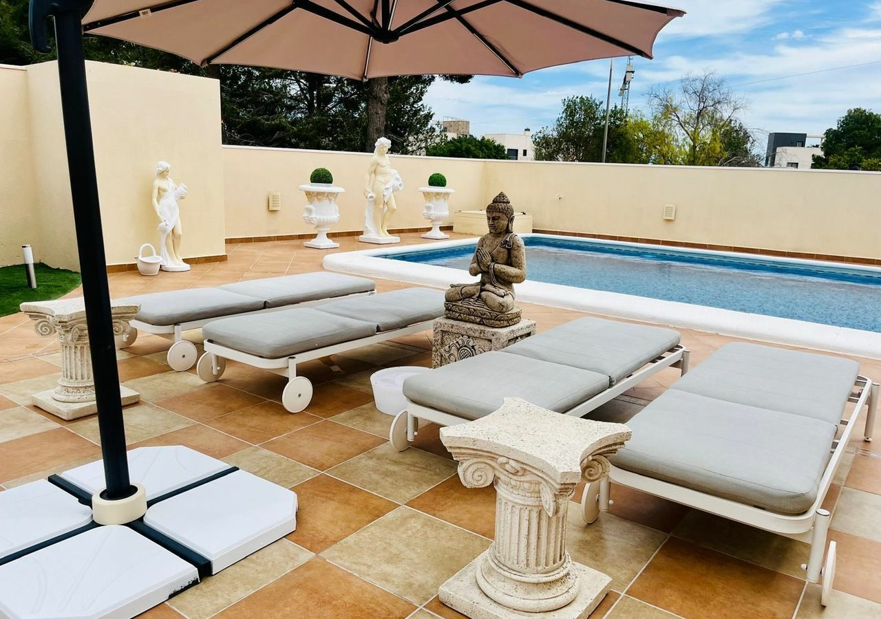 4-bedroom Villa In San Miguel De Salinas, Spain (302 M²)