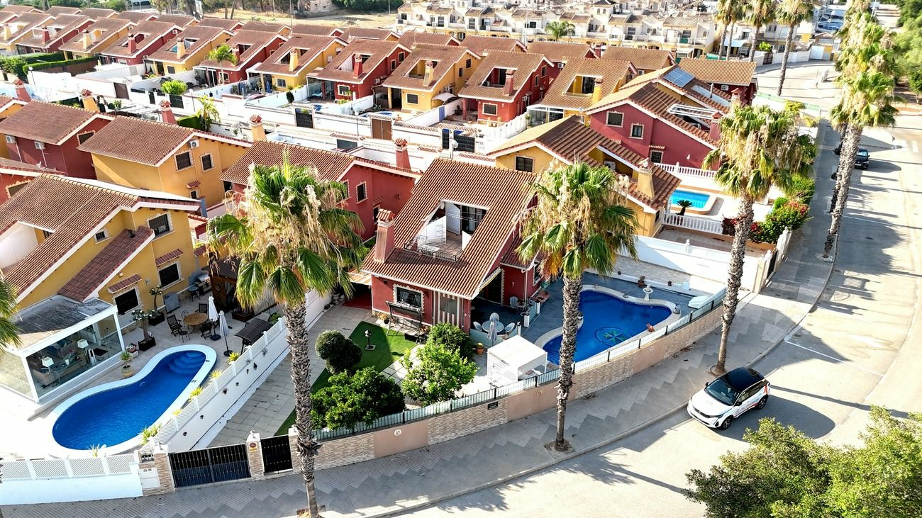 3-bedroom Villa In Guardamar Del Segura, Spain (100 M²)