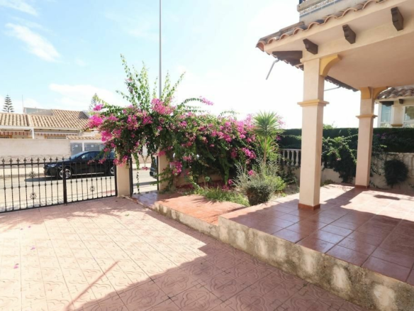 2-bedroom House In Orihuela Costa, Spain (80 M²)