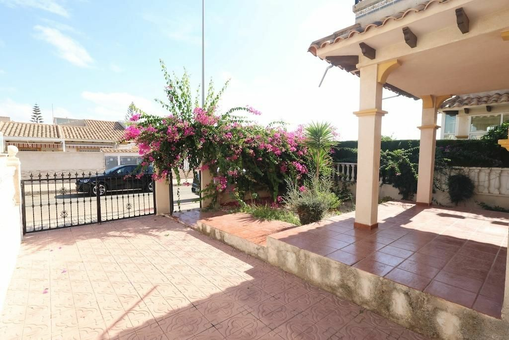 2-bedroom House In Orihuela Costa, Spain (80 M²)