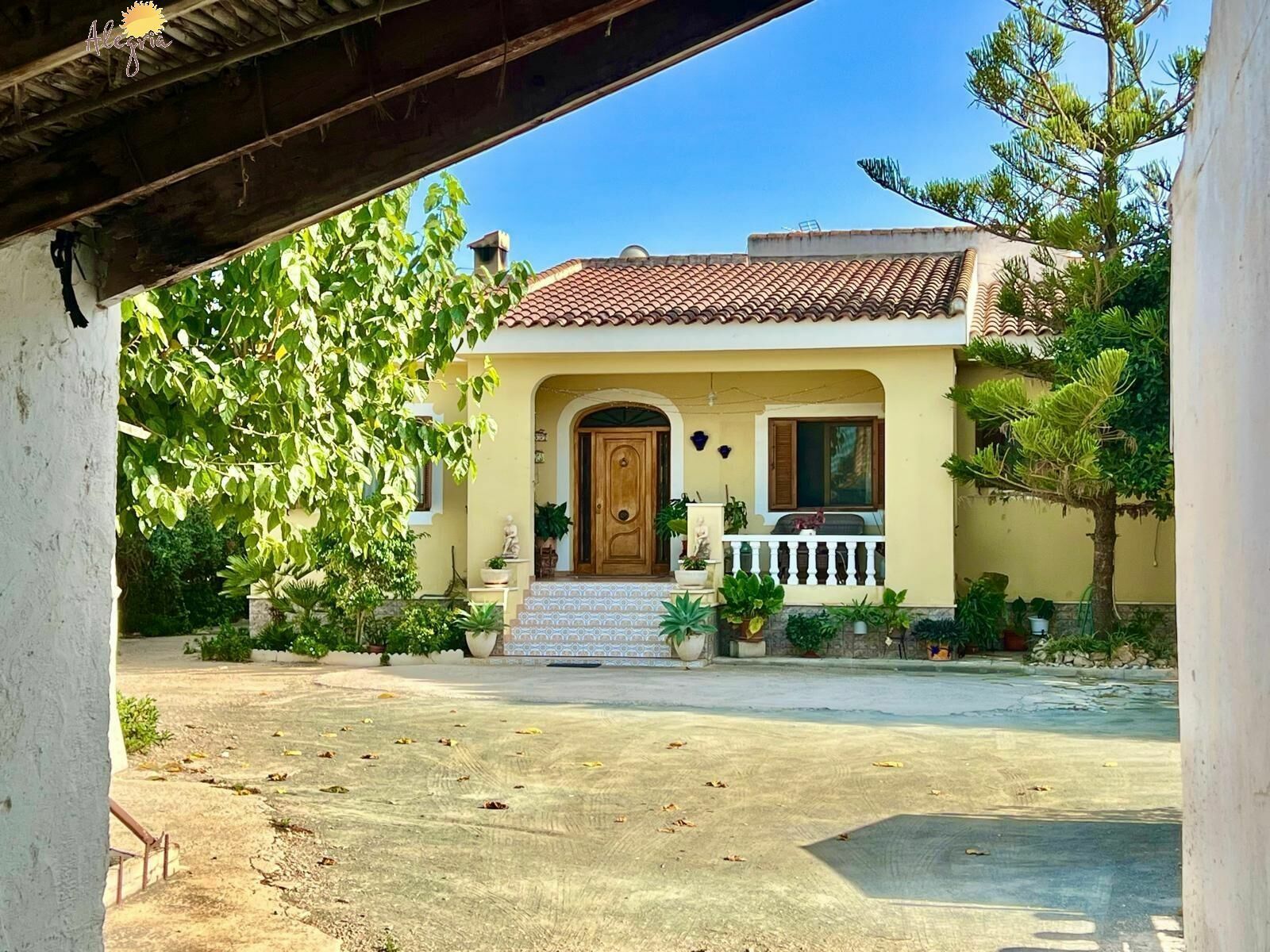 4-bedroom Villa In Daya Vieja, Spain (627 M²)