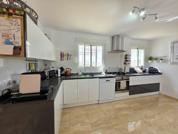 3-bedroom Villa In Pinoso, Spain (263 M²)