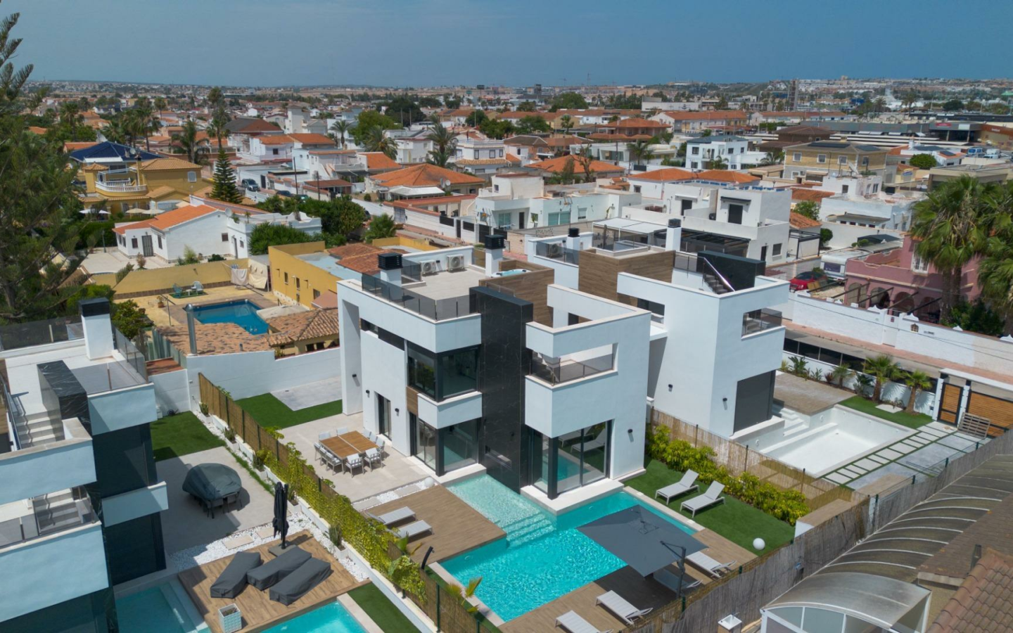 3-bedroom Villa In Torrevieja, Spain (126 M²)