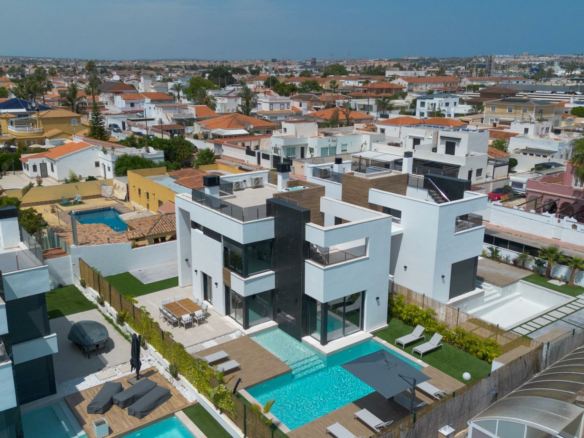 3-bedroom Villa In Torrevieja, Spain (126 M²)