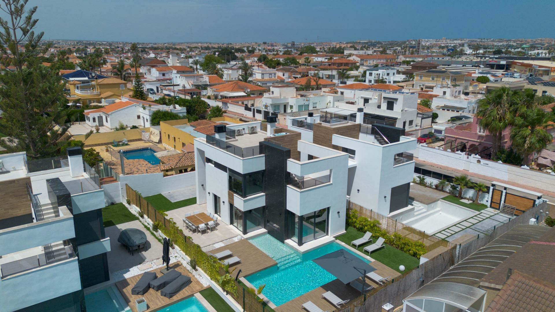 2-3-98ce2a 3-bedroom Villa In Torrevieja, Spain (126 M²)
