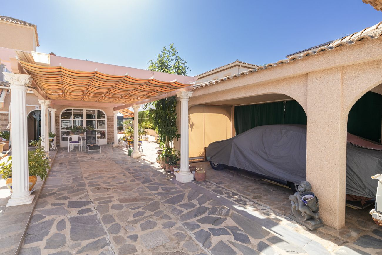 4-bedroom Villa In Orihuela Costa, Spain (180 M²)