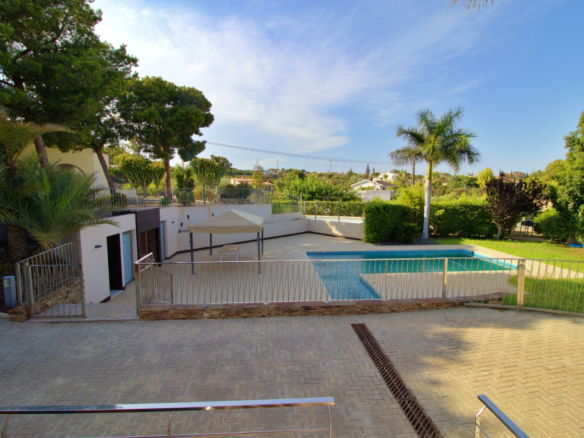 4-bedroom Villa In Peña Las Aguilas, Spain (500 M²)